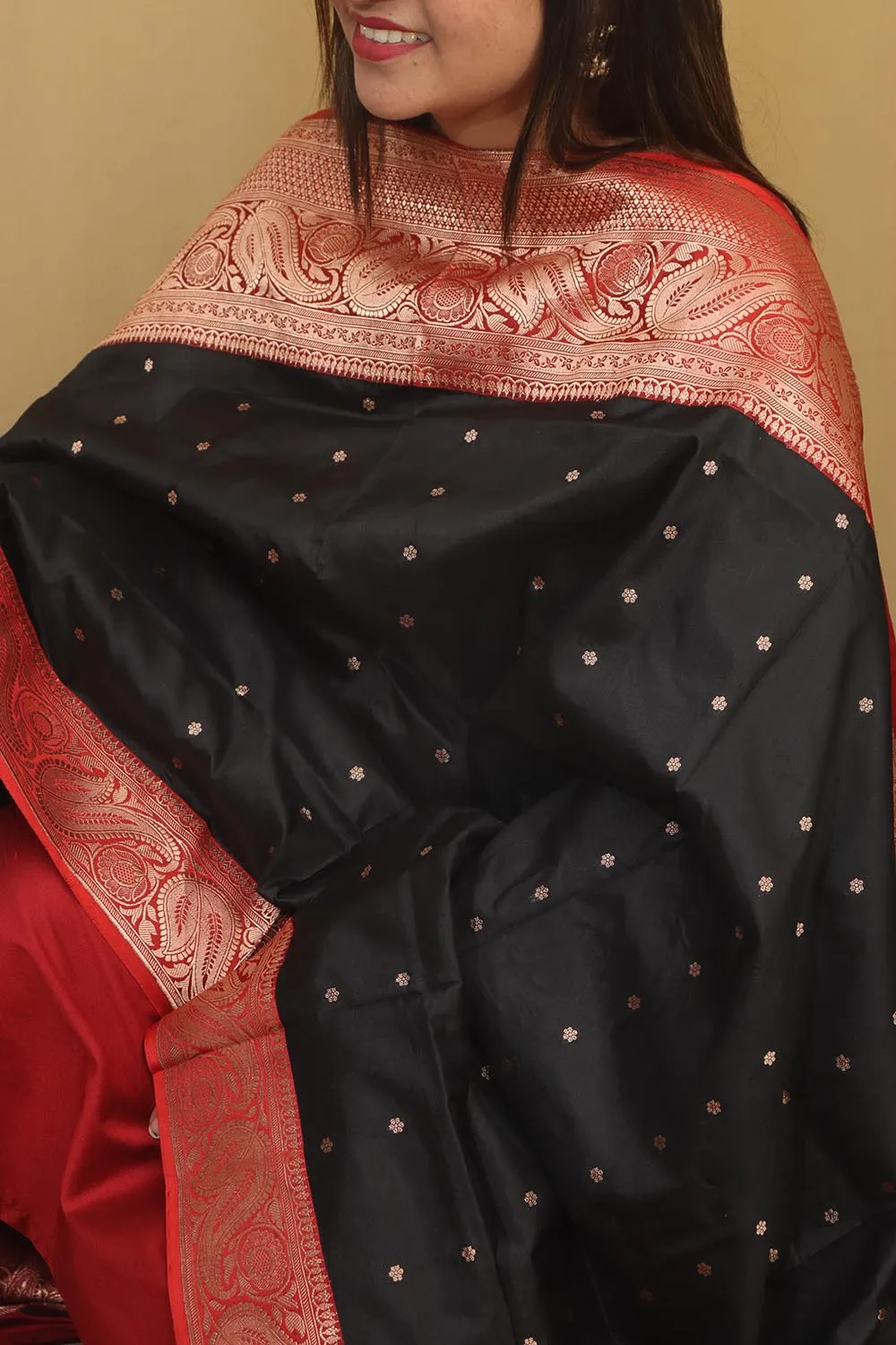 Exquisite Black Handloom Banarasi Pure Katan Silk Dupatta